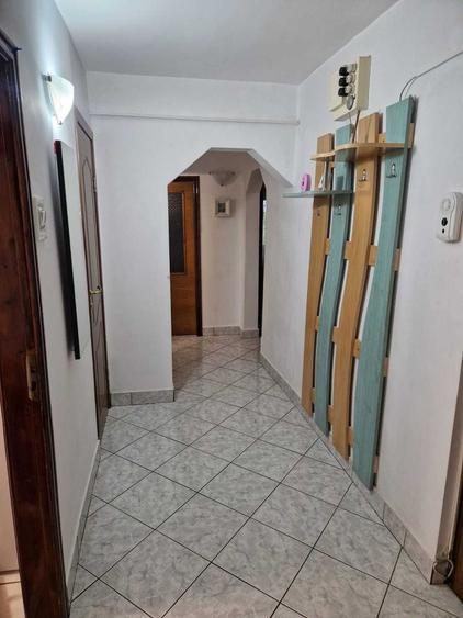 Apartament cu 3 camere decomandat în Traian