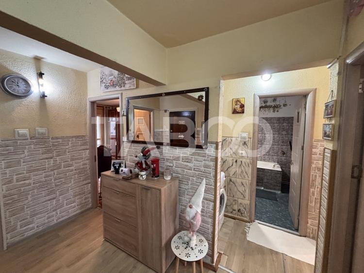 Apartament cu 3 camere decomandat, mobilat în Valea Aurie