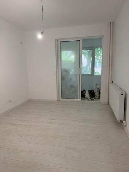 Apartament semidecomandat în Tei