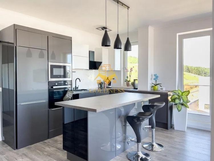 Apartament cu 3 camere semidecomandat în Central