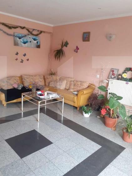 Casă individuală cu 9 camere cu Canalizare în Valea Rosie