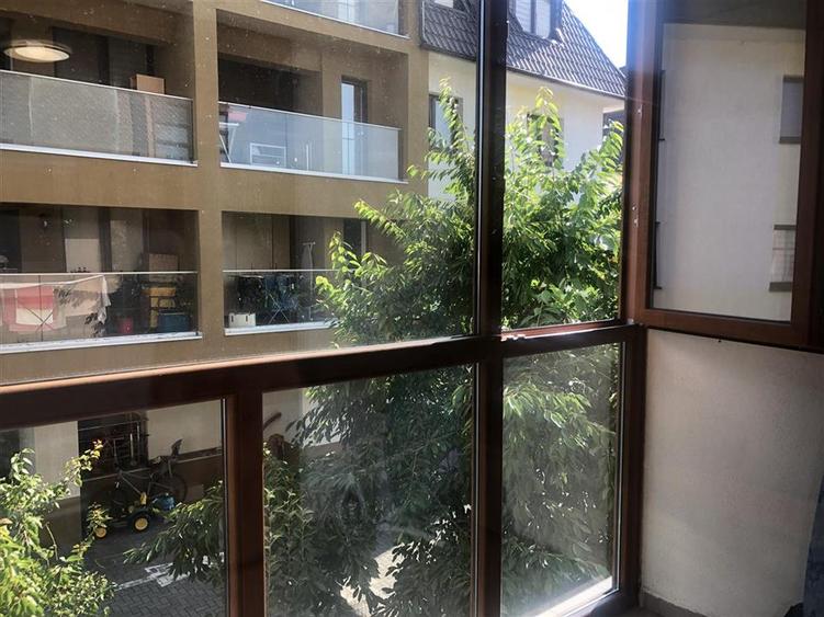 Apartament cu 3 camere decomandat în Tractorul
