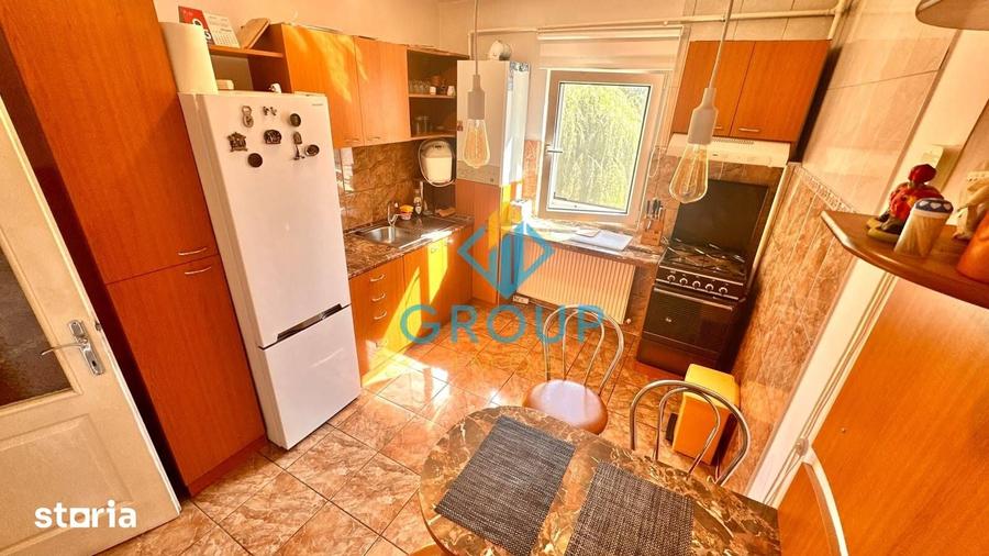 Apartament cu 3 camere decomandat în Șerbănești