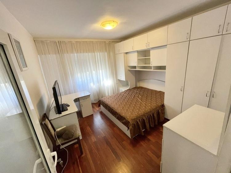 Apartament cu 3 camere decomandat în Complex Studențesc