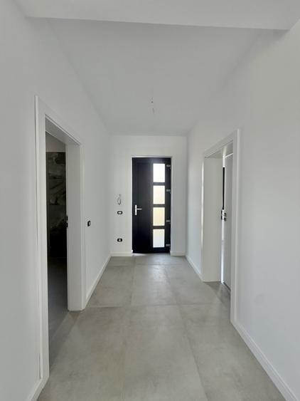 Duplex cu 4 camere cu Canalizare în Giroc