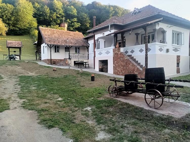 Casă cu Teren 2000 Mp în Central
