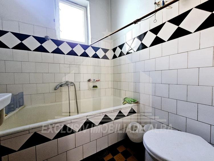 Casă individuală cu 6 camere cu Canalizare în Cetate