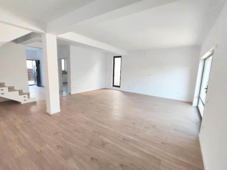 Casă cu 4 camere cu Teren 235 Mp în Prelungirea Ghencea