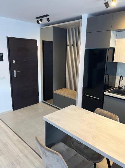 Apartament cu 2 camere decomandat în Tractorul