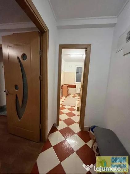 Centru, Colonadelor, de inchiriat 2 camere, nemobilat, parter - 6