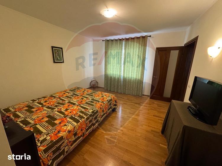 Casă cu 6 camere cu Teren 1263 Mp în Dărmănești