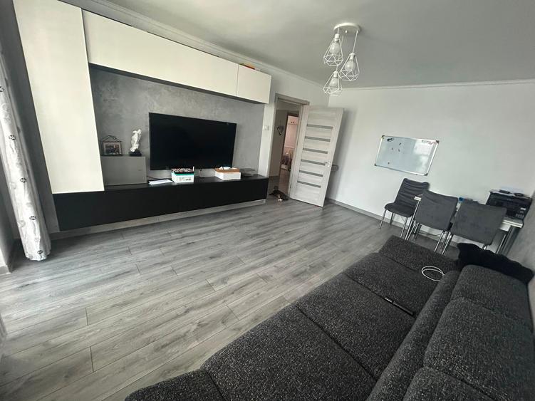 Apartament cu 3 camere de vânzare , zona Doraly - 1