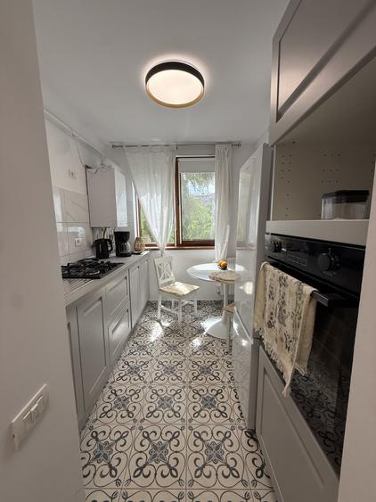 Apartament cu 3 camere semidecomandat, mobilat în Țiglina 1