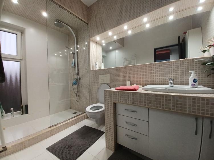 Casă individuală cu 5 camere cu Canalizare în Iris