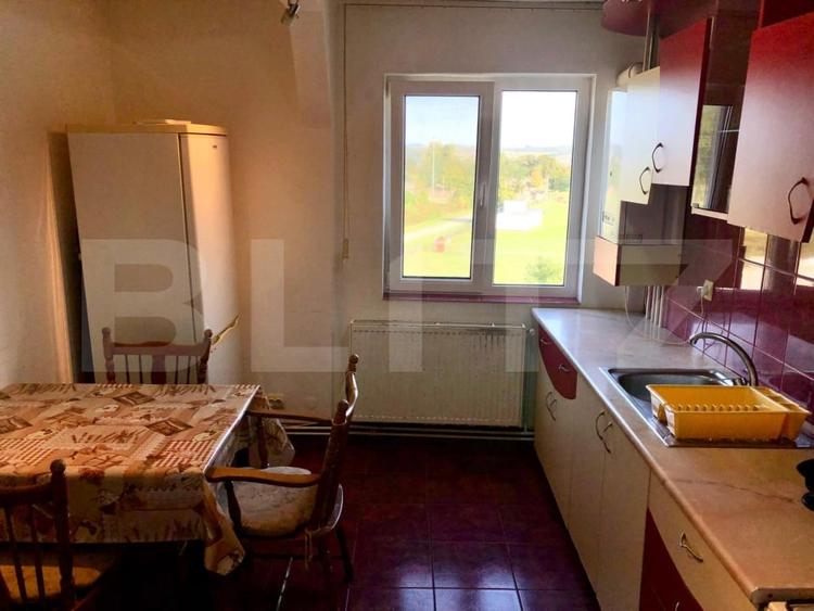 Apartament cu 3 camere decomandat, mobilat în Est