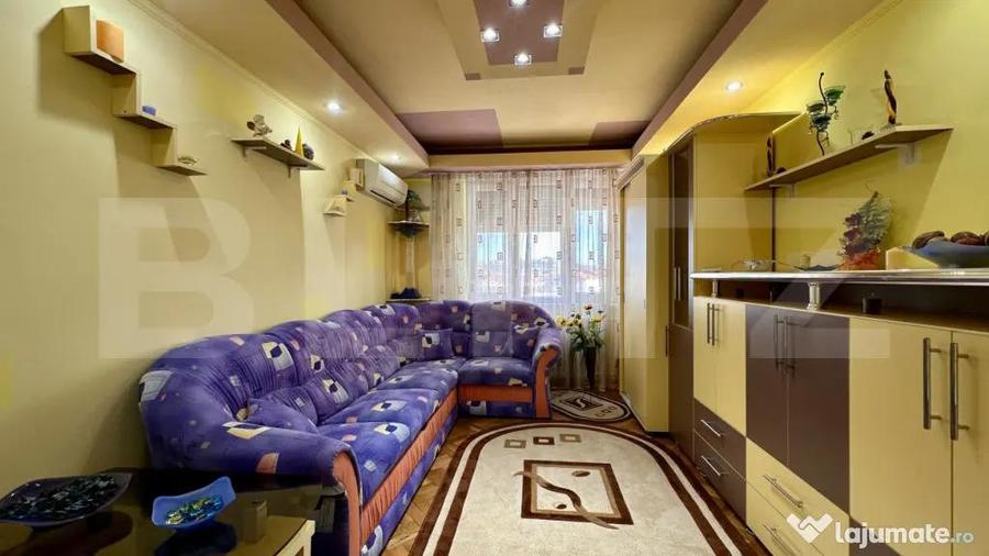 Apartament cu 3 camere decomandat, mobilat în Central