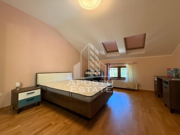 Casă individuală cu 16 camere cu Piscina în Ghirodei