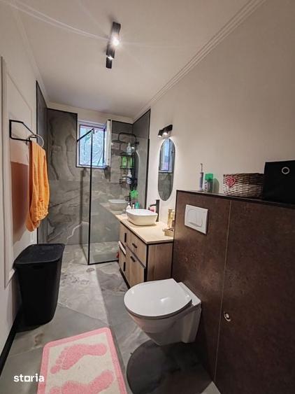 Casă cu 6 camere cu Teren 962 Mp în Groși