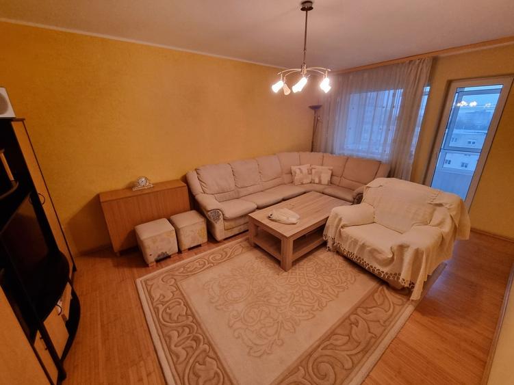 Apartament cu 3 camere decomandat, mobilat în Tomis Nord