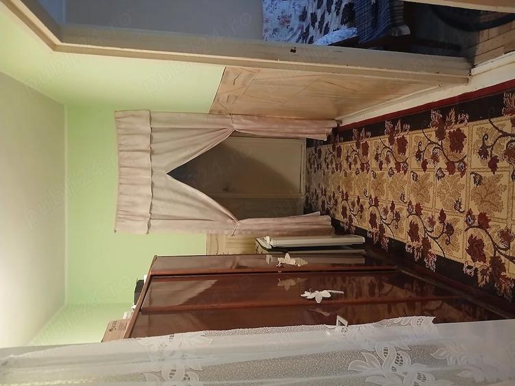Apartament cu 4 camere semidecomandat în Micro 16