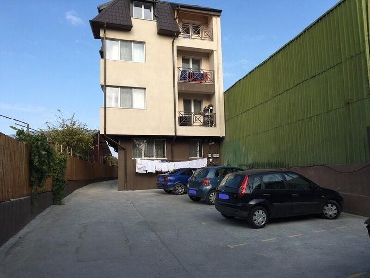 Apartament cu 4 camere semidecomandat în Fundeni
