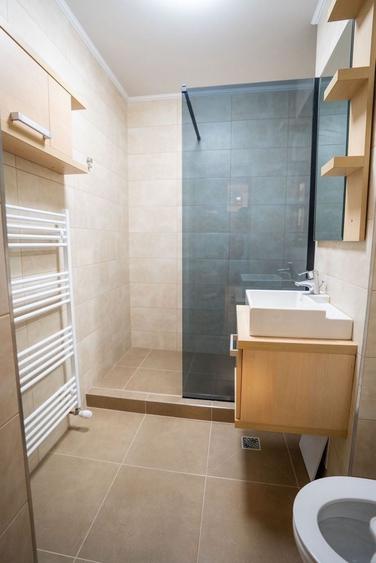 Apartament cu 2 camere decomandat în Cornișa