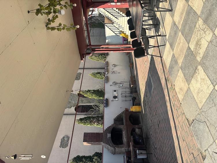 Spațiu comercial, de 150 mp, în Costi