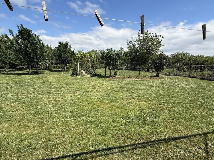 Casă cu 4 camere cu Teren 1439 Mp în Central