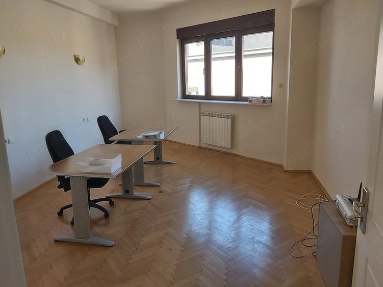 Apartament cu 3 camere decomandat în Exterior Vest