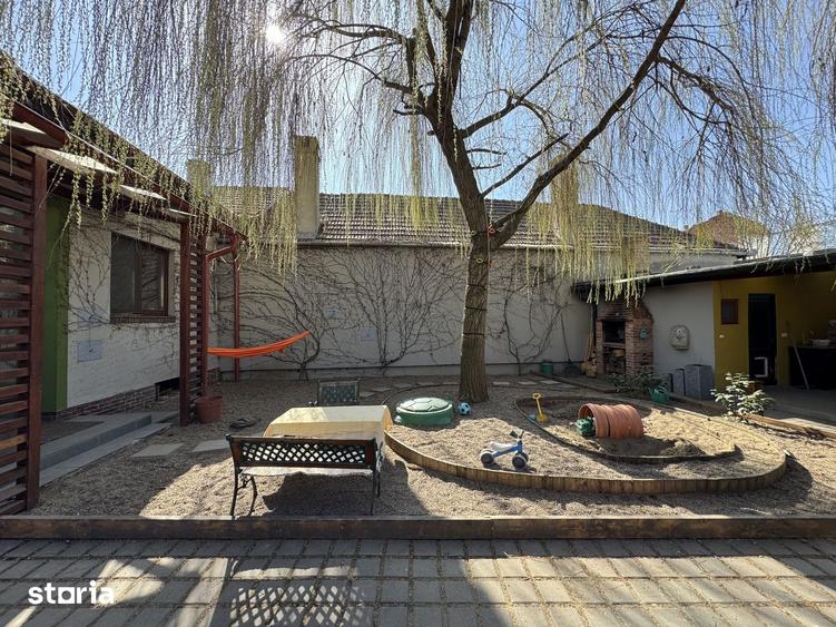 Casă cu 4 camere cu Teren 195 Mp în Central