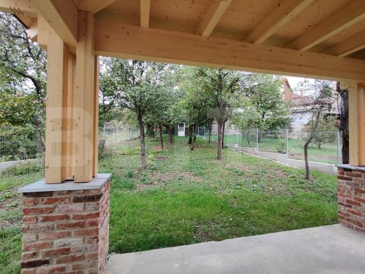Casă individuală cu 4 camere cu Canalizare în Dâmbul Rotund