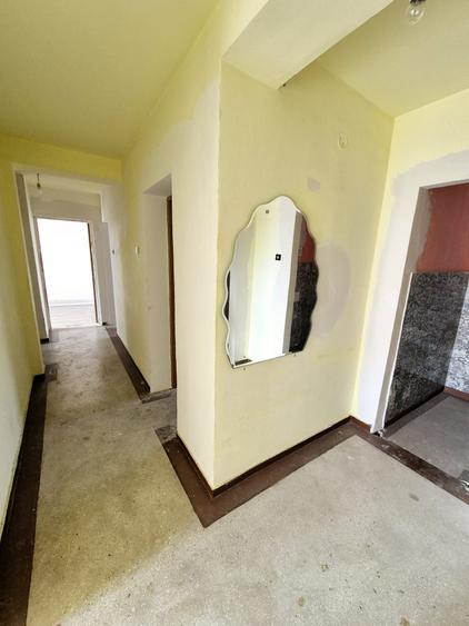 Apartament cu 3 camere decomandat în P-ța Ovidiu