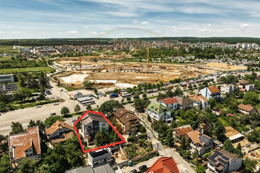 Casă individuală cu 10 camere cu Canalizare în Vest