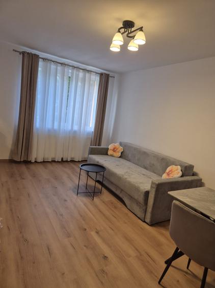 Apartament cu 3 camere decomandat, mobilat în Ștrand