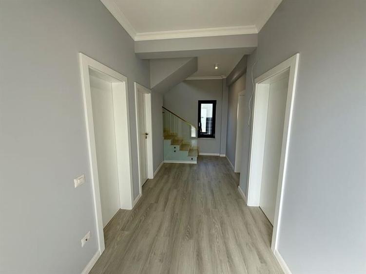 Casă individuală cu 4 camere cu Teren 330 Mp în Sud-Est