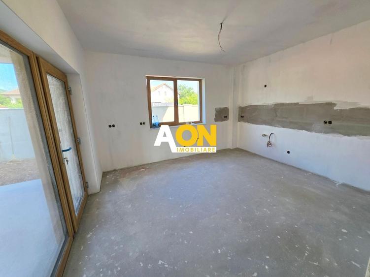 Casă individuală cu 5 camere cu Canalizare în Cetate