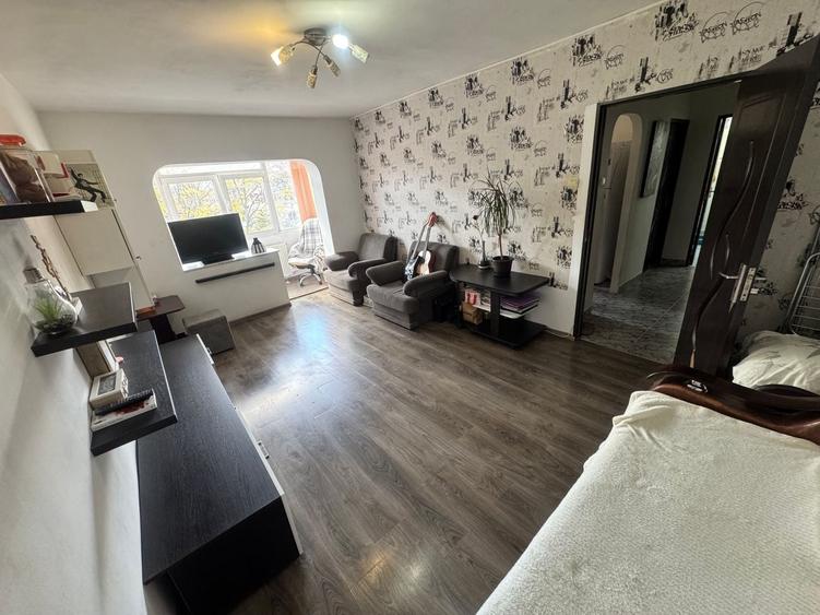 Apartament cu 2 camere decomandat, mobilat în Dacia