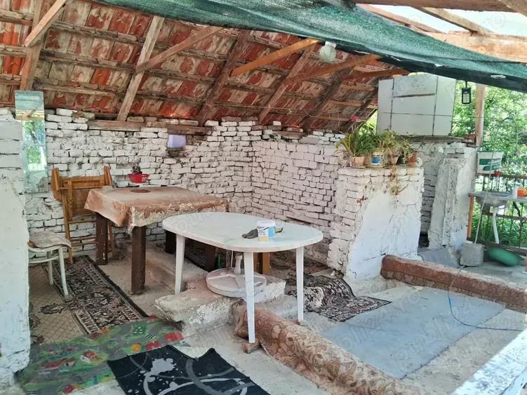 Casă cu 4 camere cu Teren 1870 Mp în Mânăstire