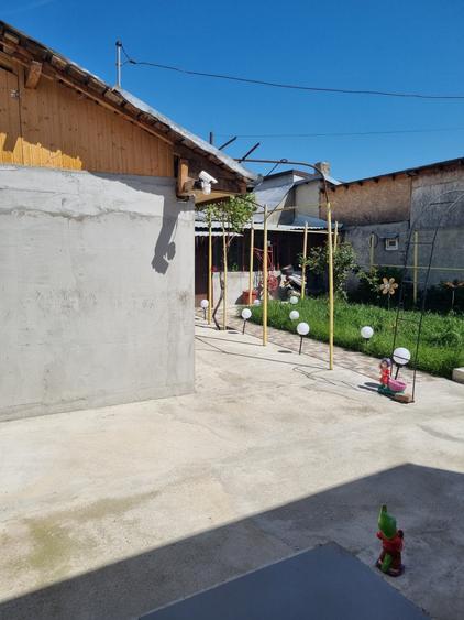 Casă individuală cu 3 camere cu Canalizare în Rahova