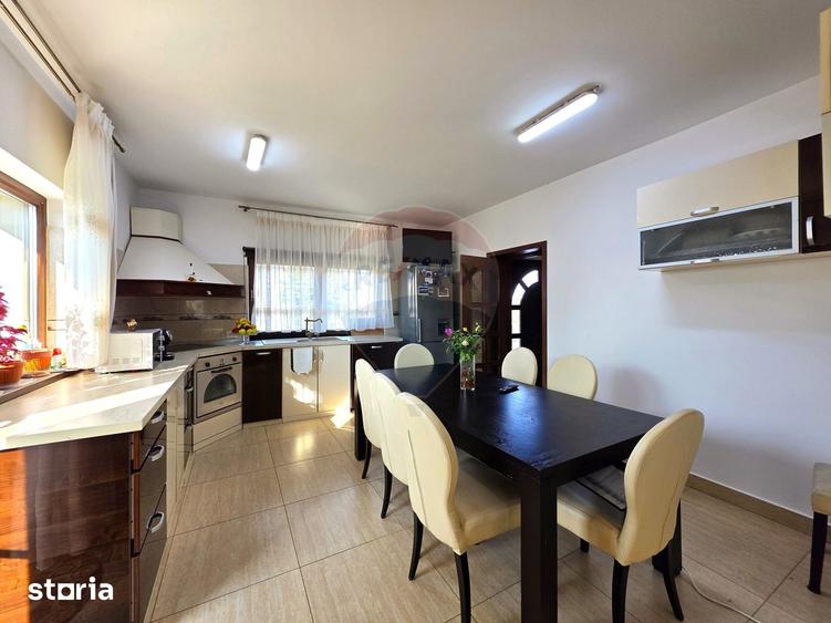 Casă cu 4 camere cu Teren 680 Mp în Costești