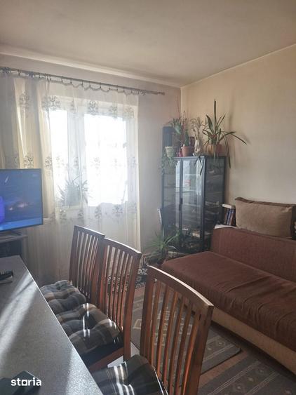 Apartament cu 3 camere semidecomandat în Săsar