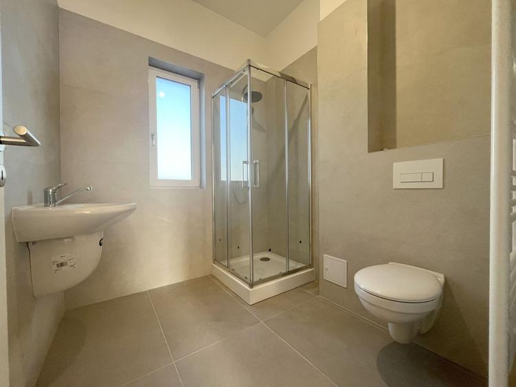 Apartament cu 3 camere decomandat în Torontalului