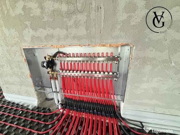 Apartament cu 4 camere decomandat în Central