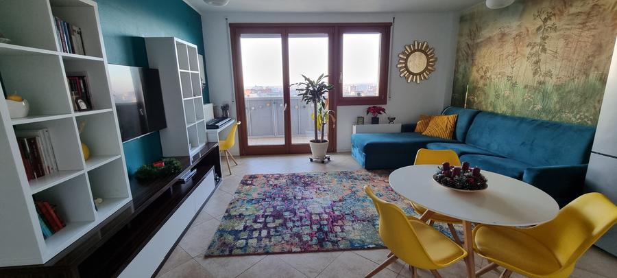 Apartament cu 3 camere decomandat, mobilat în Central