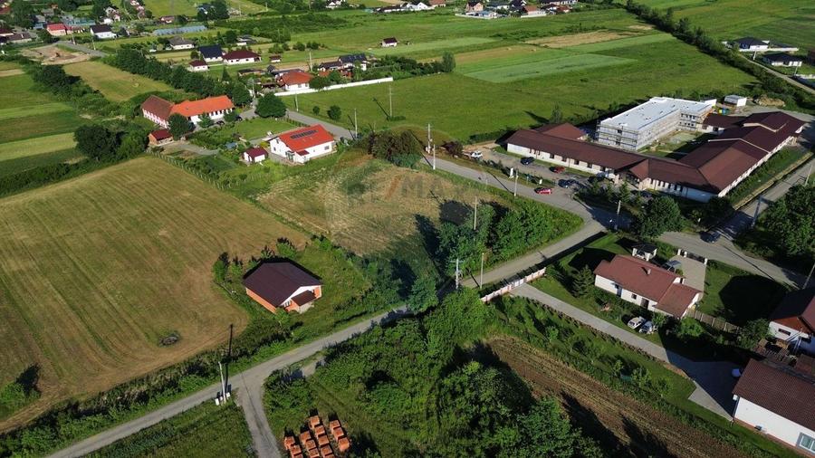 Teren Construcții intravilan de 6200 mp, în Coltău