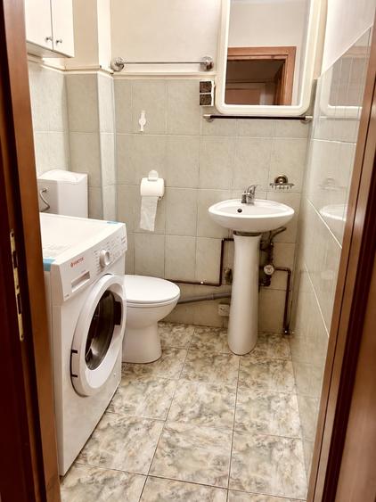 Apartament cu 3 camere semidecomandat, mobilat în Complex Studențesc