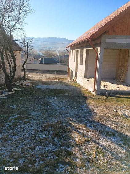 Casă cu 5 camere cu Teren 4200 Mp în Sâncraiu