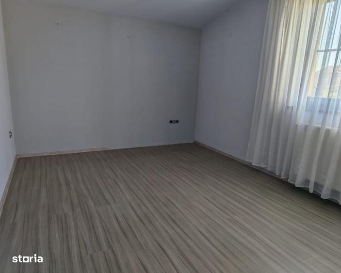 Apartament cu 4 camere în Între Lacuri
