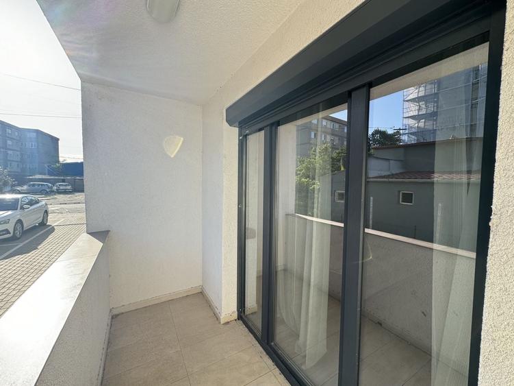 Apartament cu 3 camere semidecomandat, mobilat în UTA