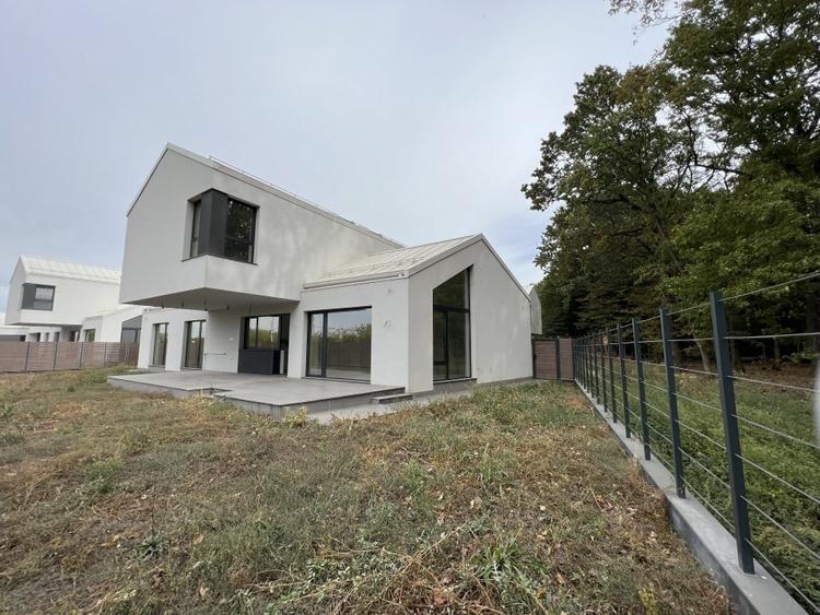 Casă individuală cu 6 camere cu Canalizare în Corbeanca